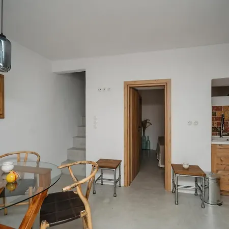 Aillia House *